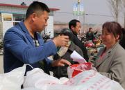 格蘭公司免費(fèi)為朝陽縣農(nóng)民發(fā)放酒高粱種子