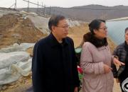 點贊！這所學(xué)校的農(nóng)業(yè)專家下鄉(xiāng)對農(nóng)民技術(shù)員進行生產(chǎn)指導(dǎo)（陳桂華）