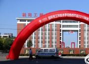 這所學校迎接新生入學的場面也忒感人啦！