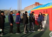 “消防逃生體驗(yàn)屋”里漲知識(shí)（王喜波）