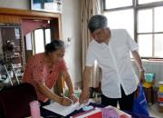 朝陽財(cái)經(jīng)學(xué)校開展精準(zhǔn)扶貧，向黨的99歲生日獻(xiàn)禮