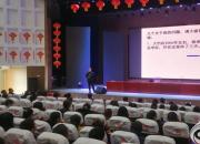 大連教育學(xué)院王侖教授來(lái)朝陽(yáng)工校傳經(jīng)送寶（徐亞平）