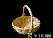 瞧！這編筐的手藝真棒！