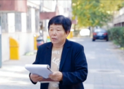 讓人納悶：遼寧朝陽(yáng)玫瑰家園物管員姜大姐咋那么受歡迎呢！