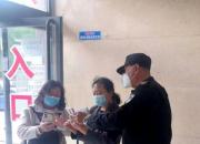 供暖繳費現(xiàn)場：安平集團安保人員的貼心服務(wù)獲贊！