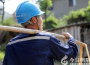 “扁擔(dān)電工”情暖深山——國網(wǎng)朝陽供電公司河坎子供電所傾情服務(wù)村民紀(jì)實(shí)