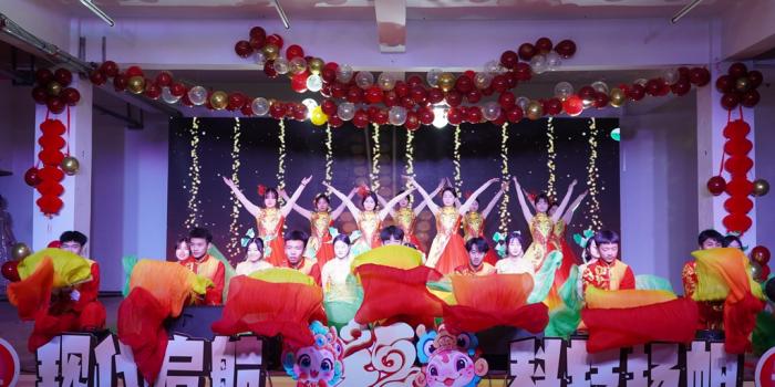 朝陽(yáng)現(xiàn)代科技職業(yè)技術(shù)學(xué)校元旦晚會(huì)：華章啟新 逐夢(mèng)遠(yuǎn)航”