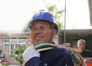 荊花綻放｜電工老米：腳底板走出的信任