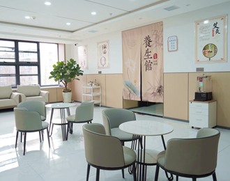 朝陽(yáng)康萊中西醫(yī)結(jié)合醫(yī)院“遼派三伏貼”首日開(kāi)貼，點(diǎn)燃市民“冬病夏治”熱情