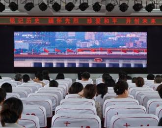 觀看閱兵式 激發(fā)報(bào)國(guó)志——朝陽(yáng)市財(cái)經(jīng)學(xué)校組織師生觀看抗戰(zhàn)勝利80周年閱兵式