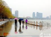 這雨下得真是時(shí)候（韓輝升）